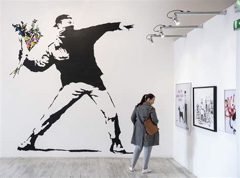 Banksy chi è biografia opere mostre e film Studenti it