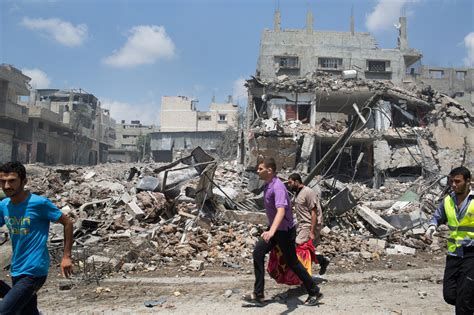 Havens Are Few If Not Far For Palestinians In Gaza Strip The New York Times