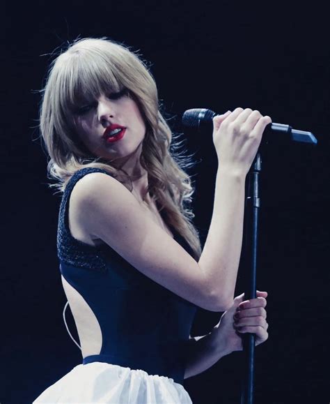 Taylor Swift Performing On Stage With Microphone In Hand