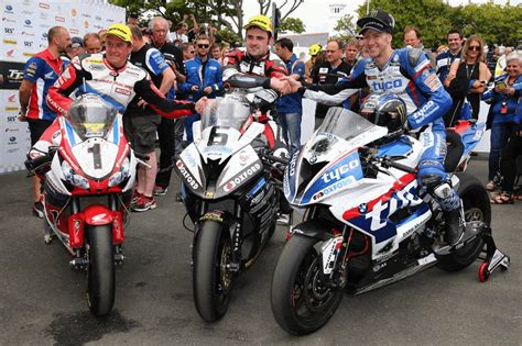 Marking the 30th anniversary of joey dunlop's first isle of man tt win with honda, john mcguinness raced sunday's dainese superbike tt race in the iconic rider's racing livery. BMW riders Dunlop and Hutchinson win on the Isle of Man