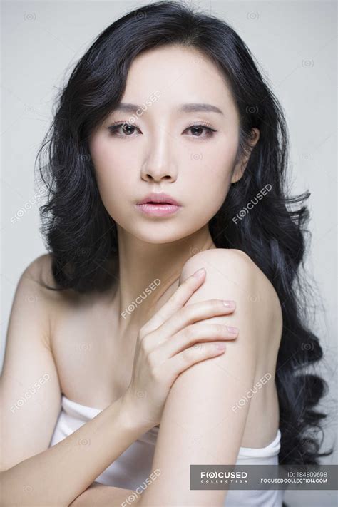 Portrait Of Beautiful Chinese Woman With Natural Makeup — Model Neutral Background Stock