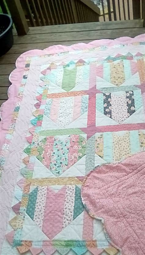 Love This Pieced Heart Quilt With Prairie Points And Scallops Baby