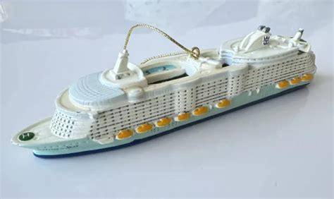 Royal Caribbean Oasis Of The Seas Mini Model Cruise Ship 14cm £3112