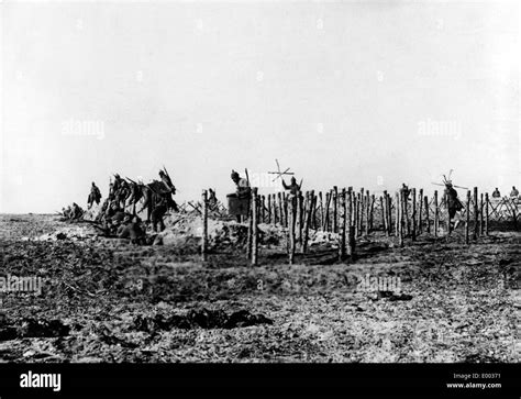 German Soldiers Dig Black And White Stock Photos And Images Alamy