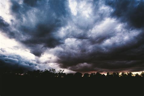 무료 이미지 나무 실루엣 구름 하늘 햇빛 분위기 황혼 날씨 폭풍 적운 어둠 우뢰 뇌우 기상 현상