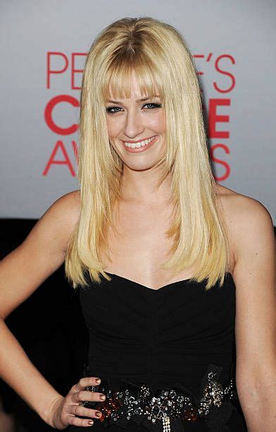 Actress Beth Behrs Arrives At The 2012 Peoples Choice Awards Held At