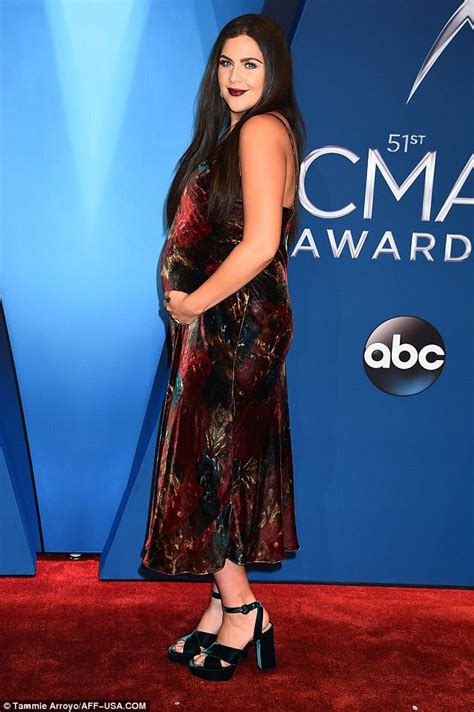 Hillary Scott Shows Off Her Bump At Cmas Daily Mail Online