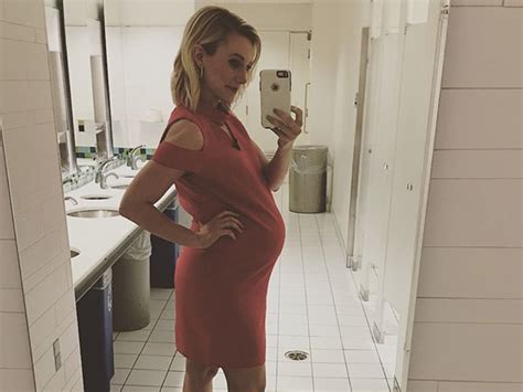 Pregnant Meteorologist Responds To Body Shamers My Body Is Not Your