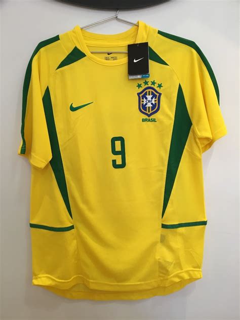 Teniendo bien presente lo que sucedió en el mundial de italia 90', el actual entrenador de brasil, y en aquel momento jugador, mandó a devolver todas las bebidas que la afa había dejado en el vestuario. Camisa Brasil Copa 2002 - Ronaldo - Ronaldinho - Denilson ...