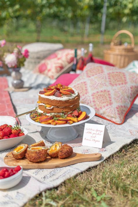 A Relaxed Summer Picnic from The Wedding Present Co. | Picnic food, Picnic cake, Picnic menu