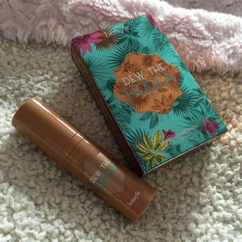 Review Benefit Dew The Hoola Liquid Bronzer Always And Forever