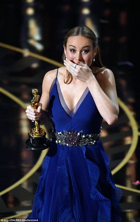 Brie larson accepts the best actress award for her role in room. Brie Larson high fives Jacob Tremblay as she won Best ...