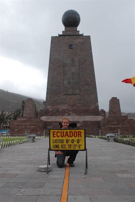 sightseeing - Is there a monument I can visit in Ecuador that marks the ...
