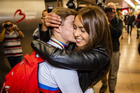 Remco evenepoel crashes from bridge into ravine during il lombardia. Remco Evenepoel spreekt voor het eerst over liefdesbreuk ...