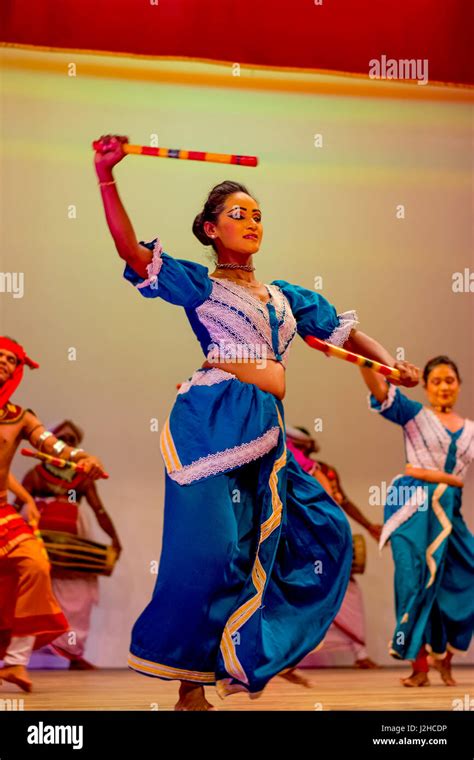 Sri Lankan Traditional Dance Performance Show Stock Photo Alamy