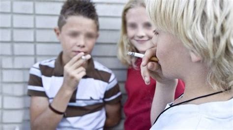greeks start smoking at the age of 12