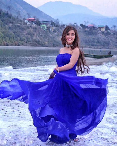 Hot Babes Ashnoor Kaur And Avneet Kaur Raise The Sensuality Quotient With Perfection Fans Go
