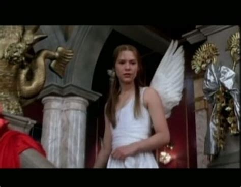 How To Dress Like Juliet Capulet From Baz Luhrmann S 1996 Film And Get Your Shakespeare On 90s