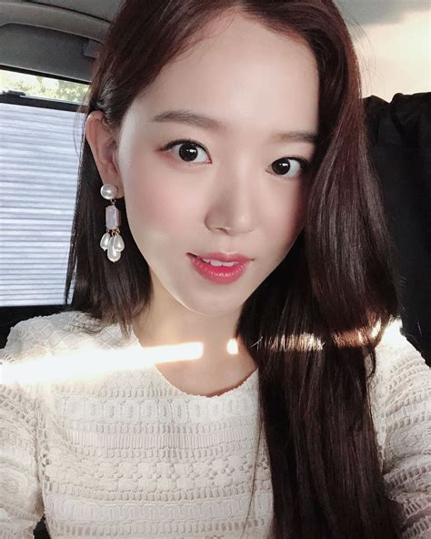 ในภาพอาจจะมี 1 คน ภาพระยะใกล้ Korean Actress Actresses Instagram