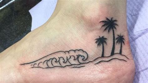 Tattoo life tropisches tattoo tattoo dotwork tattoo cover tattoo. 31 Awesome Tattoos Perfect For Anyone Whose Happiest In The Ocean - Mpora | Cool tattoos, Tattoo ...