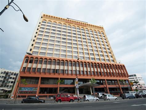 Constantly referred to as kk, it is on the west coast of sabah within the west coast division. Gaya Centre Hotel in Kota Kinabalu - Room Deals, Photos ...