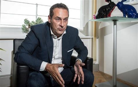 Hofer hat die nerven weggeschmissen. Strache (FPÖ) im Interview: "15.000 Flüchtlinge sind genug ...