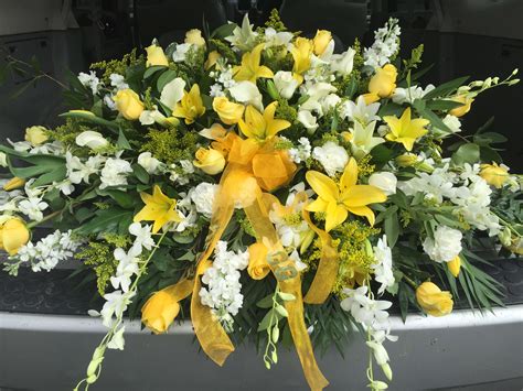 Casket Spray Yellow White In Lake Hiawatha Nj Landmark Florist