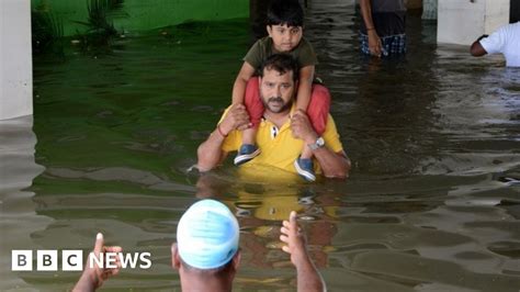 How Rains Paralysed Indias Chennai Bbc News