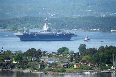 World S Biggest Aircraft Carrier Sails Into Oslo For Nato Exercises