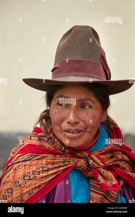 Traditional Peruvian Dress Fotografías E Imágenes De Alta Resolución