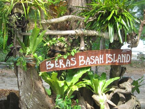 Itulah dia 20 tempat menarik di pulau langkawi yang ingin kami kongsikan kepada anda untuk hari ini. KERETA SEWA MURAH LANGKAWI: Pantai Beras Basah