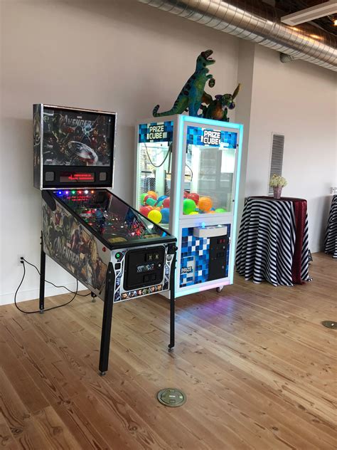 Led Glowing Claw Machine · Classic Arcade Game Rental