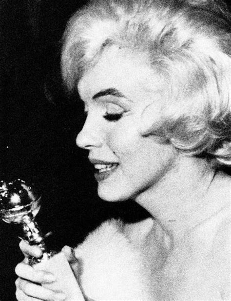 Marilyn Monroe At The 1960 Golden Globe Awards Marilyn Won The Golden