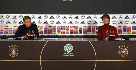 Der start kann sich verzögern, wir bitten. DFB Pressekonferenz heute mit Bundestrainer Jogi Löw am 8 ...