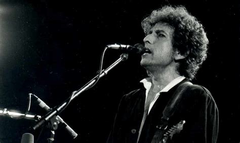 Tambourine man, blowin' in the wind, if you see her, say hello, all along the watchtower, cocaine. Bob Dylan anuncia su nueva gira 2020: descubre todas las ...