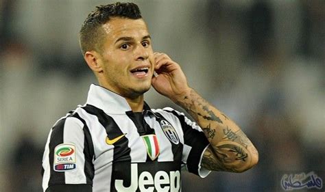 ‎seˈbastjan dʒoˈviŋko‏) هو لاعب كرة قدم إيطالي محترف يلعب في مركز الوسط المهاجم والهجوم مع نادي الهلال السعودي والمنتخب الإيطالي. سيباستيان جيوفينكو يكشف أسباب رفضه الانتقال إلى برشلونة ...