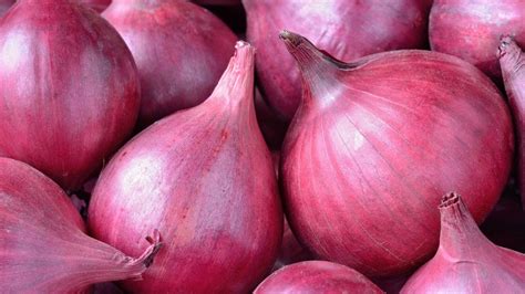 What Gives Onions Their Distinctive Smell
