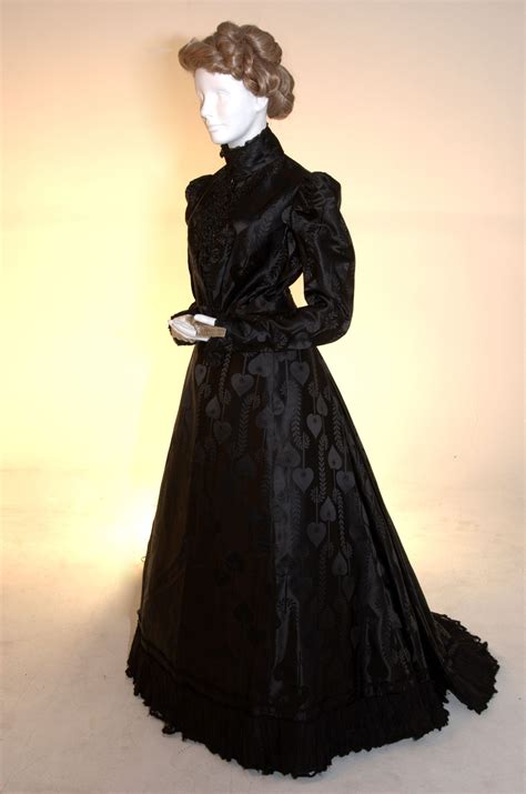 C 1900 Mourning Dress In Printed Silk Satin And Applications Organdy