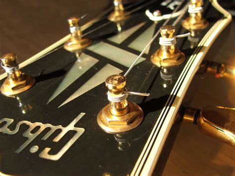 The 3 Best Locking Tuners For A Les Paul Expert Picks