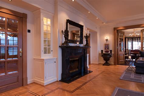 I denne kategori finder du masser af fine ting, der kan understrege et skønt stilleben, gi' et ektra pift til køkkenet, stuen, soveværelset, entreen eller dit badeværelse. Interiør side - Kalvetangen 89