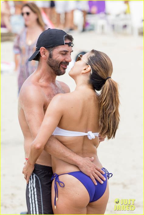 Eva Longoria Flaunts Pda With Her Husband During Beach Volleyball Game Photo 3931513 Amaury