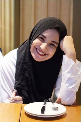 Saat ini status hh masih sebagai saksi di polrestabes medan. Profil Biodata dan Foto Shireen Sungkar - Info Tentang Selebriti