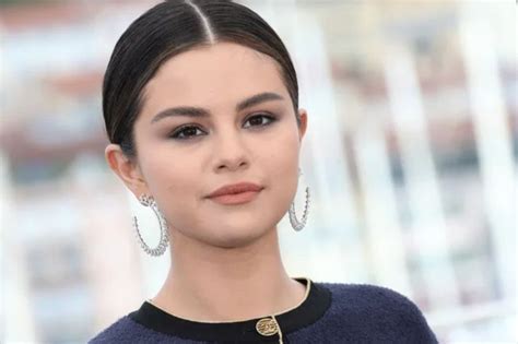 Selena Gomez Channeled 90s Jennifer Aniston With This Perfect Summer