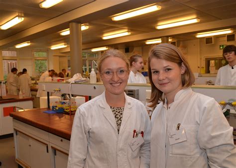 Ein kleiner, lieber, wilder, kräftiger j.; Uni Kiel: Studentinnen der Kieler Uni organisierten ...