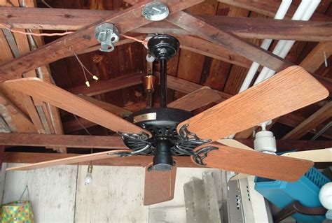 Hunter fans maintain the perfect balance between quality and price. Hunter Original Ceiling Fan Cat. No. 23855-001