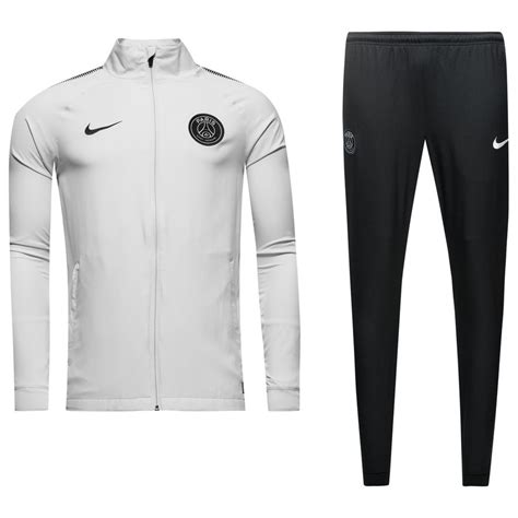 Our psg training and practice range gear come in a variety of styles for every fan. Paris Saint-Germain Trainingsanzug Dry Squad - Grau ...