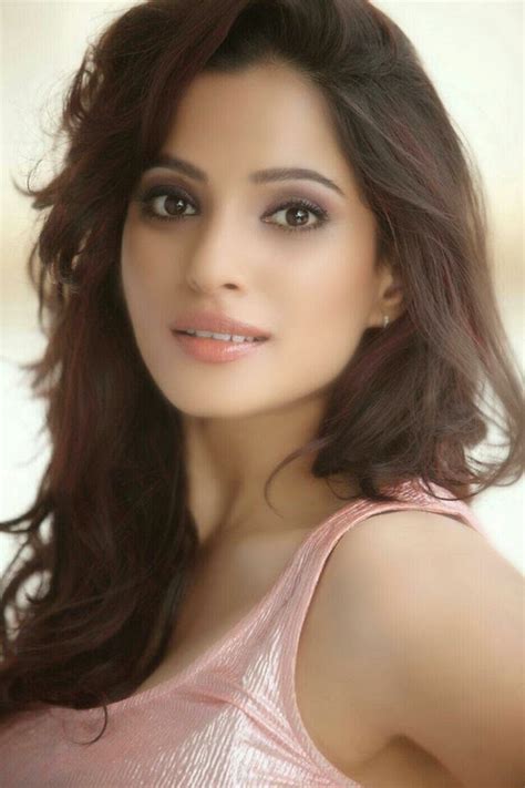 Telugu Web World Beautiful Marathi Actress Priya Bapat Photo Gallery