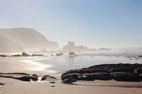 Hotéis, restaurantes, actividades, pontos turísticos e muito mais. Praia Do Castelejo Vila Do Bispo. | Places to visit, Travel, Beach