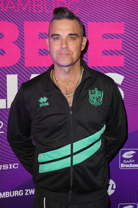 Robbie Williams stuns fans as he reveals how he prevents thinning hair