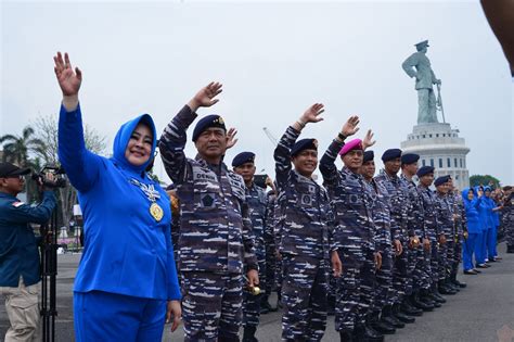 Gubernur Aal Dan Ibu Asuh Taruna Aal Sambut Kedatangan Satlat Kjk Website Tentara